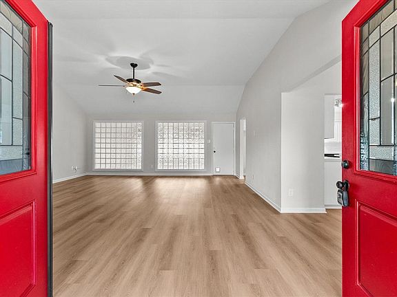 3rd image of 1303 W Castlewood Avenue