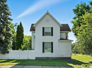 320 16th Ave N, Clinton, IA 52732