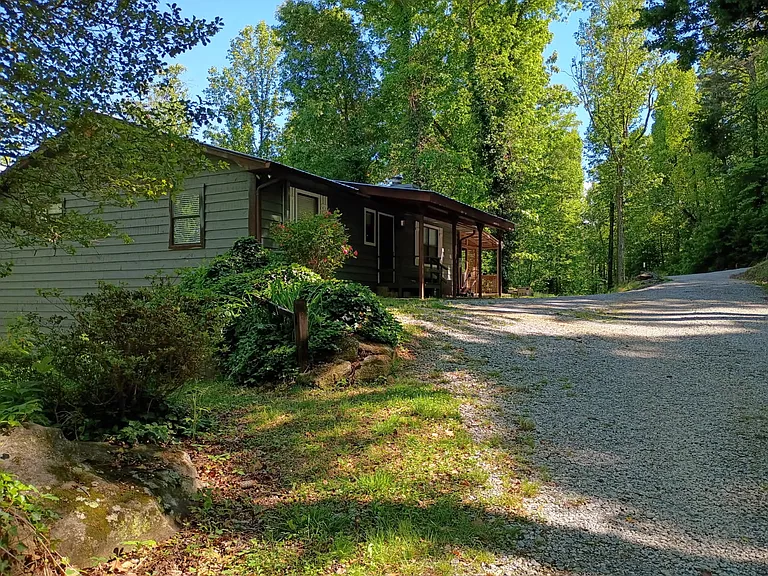 24 Dogwood Ln — Photo 1