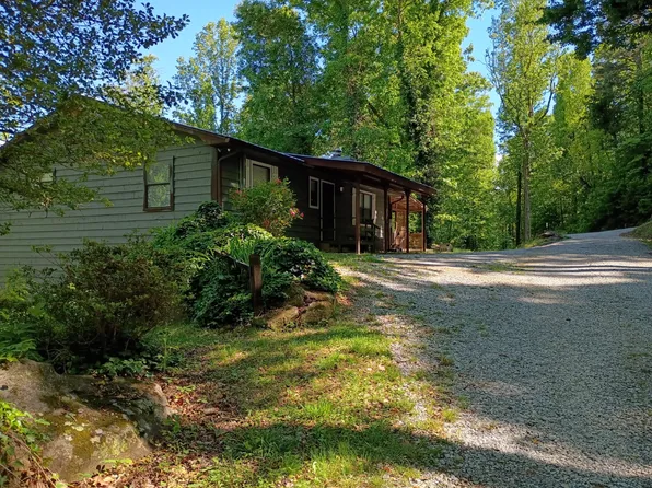 24 Dogwood Ln, Clayton, GA 30525