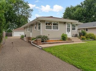 6738 Knoll St, Golden Valley, MN 55427