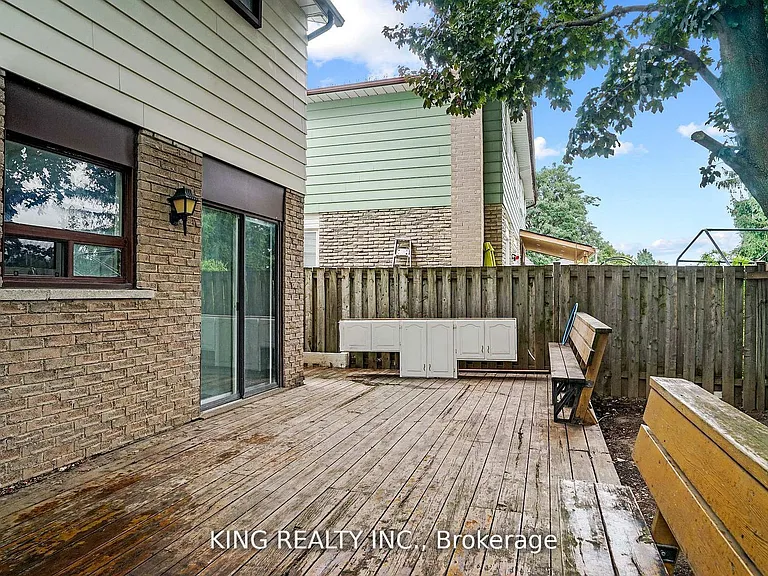 16 Wimbledon Ct — Photo 30