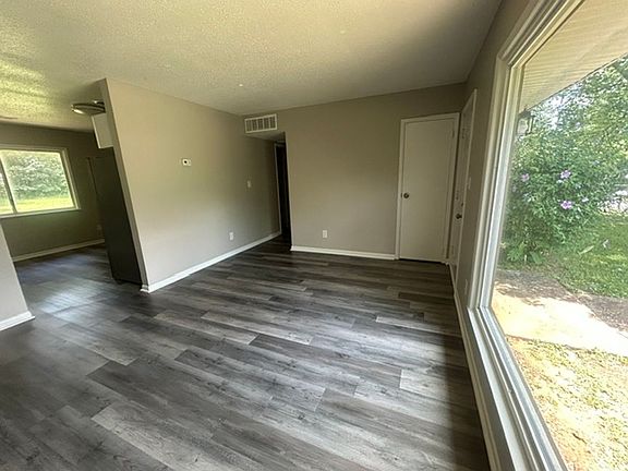 4th image of 2307 Mount Vernon Rd NW