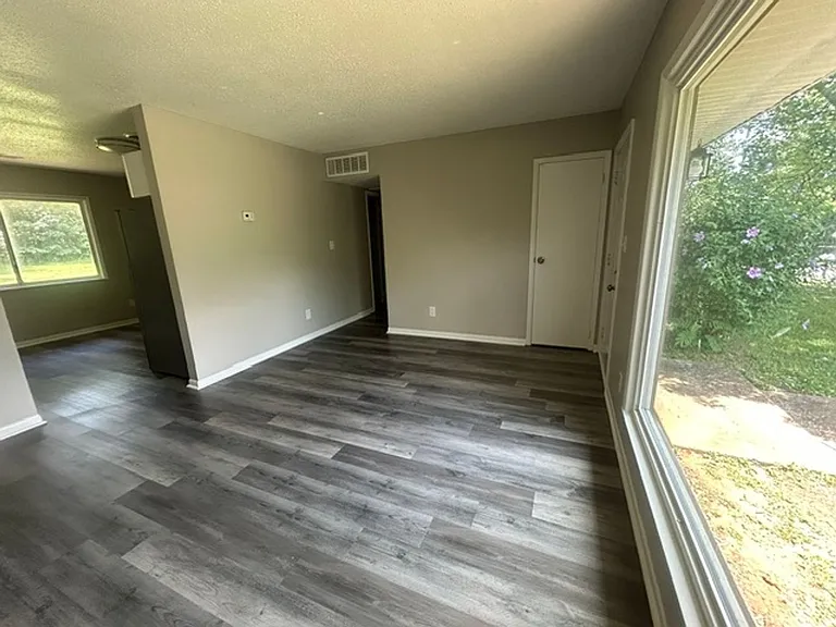 2307 Mount Vernon Rd NW — Photo 4
