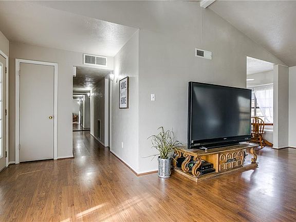 4th image of 1309 Springview Dr