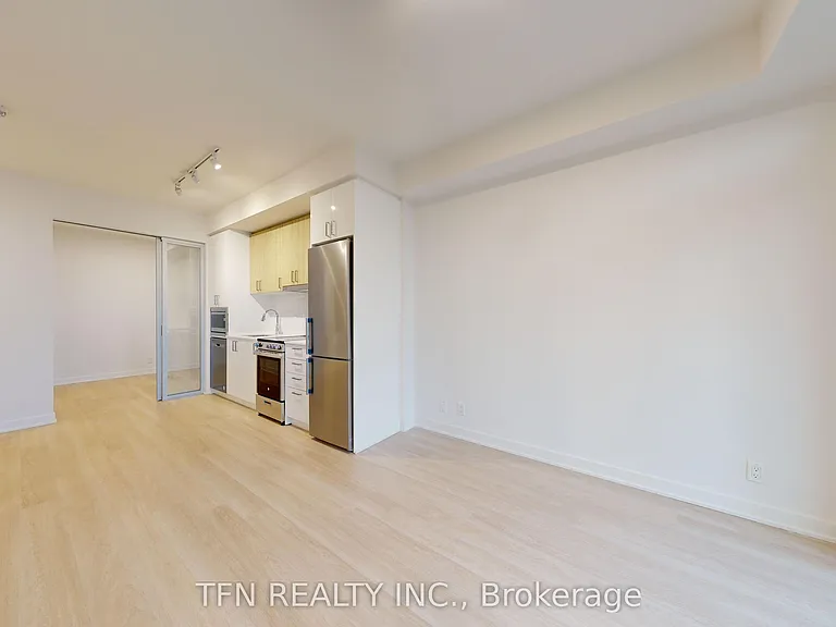30 Upper Mall Way #2104 — Photo 6