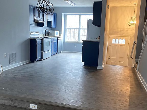 Main floor - entrance, kitchen, dining