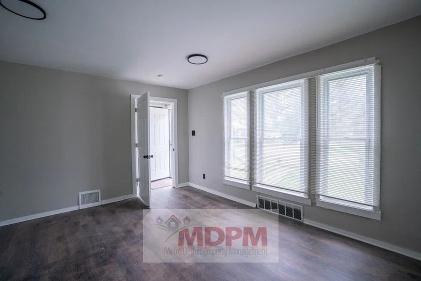 3 bed, 1406 sqft, $1,450 — Photo 2