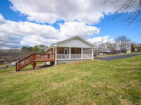 4th image of 2510 Forest Hill Dr