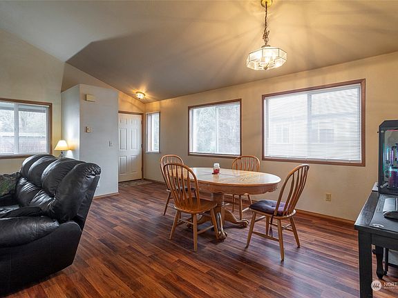 5th image of 311 Tacoma Boulevard S