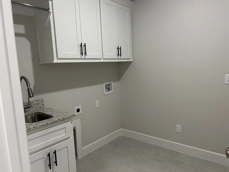 2413 Salmon St — Photo 10