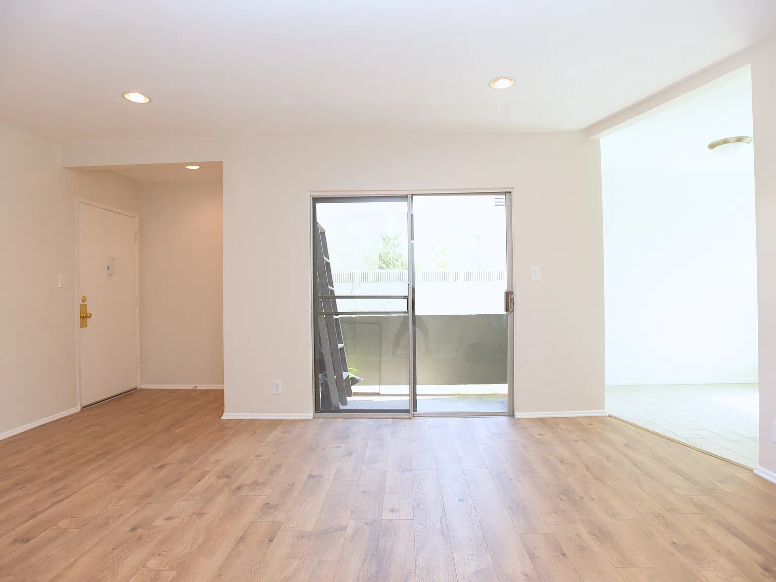 2 bed, 850 sqft, $2,195 — Photo 2