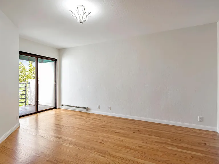 320 Peninsula Ave #413 — Photo 9