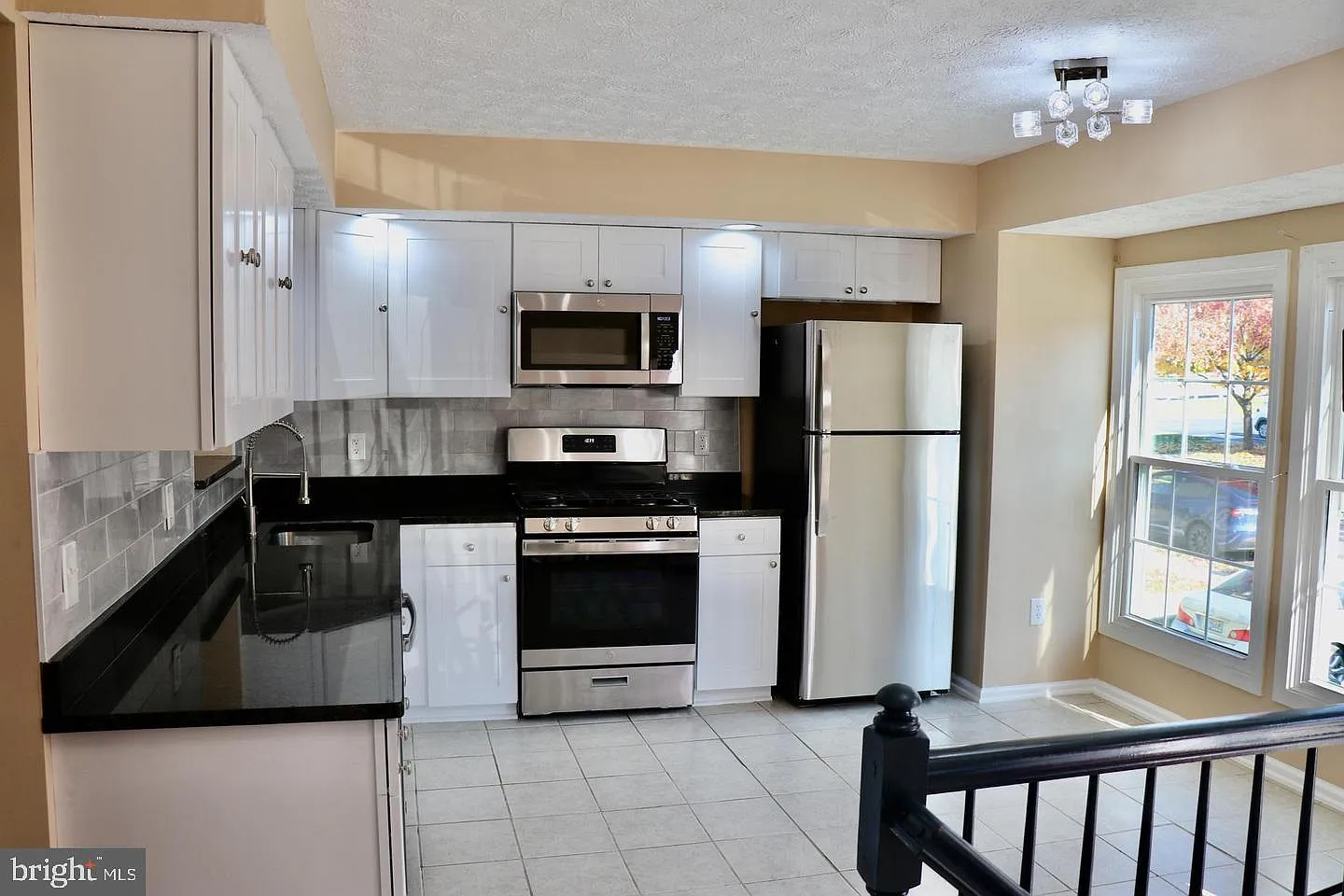 3 bed, 2.5 bath, 1816 sqft, $3,200 — Photo 3