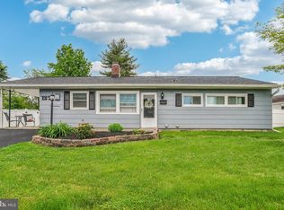 127 Elderberry Dr, Levittown, PA 19054