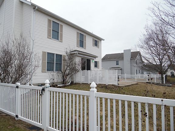 PVC fence, back yard