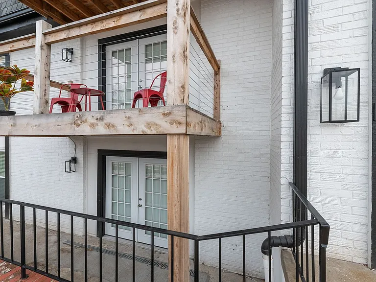 3909 Kenwood Ave — Photo 22