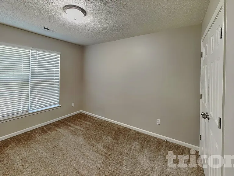 1405 Wessex Ct — Photo 10