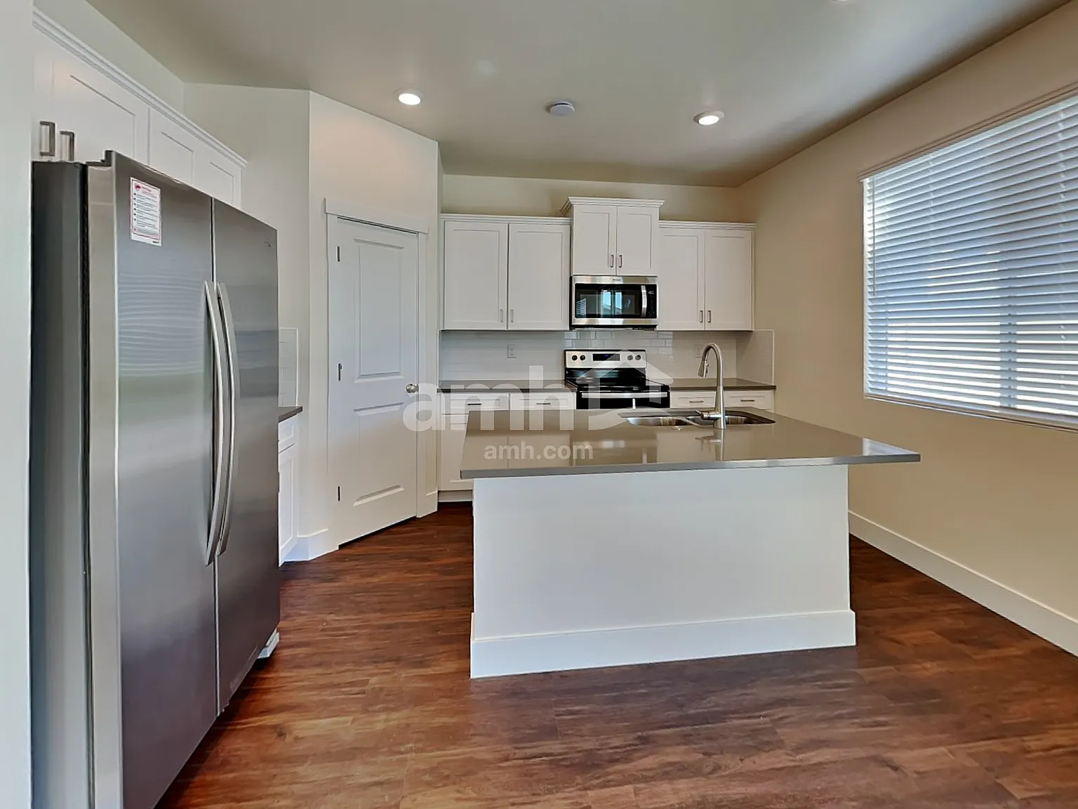3 bed, 2.5 bath, 1860 sqft, $2,435 — Photo 3
