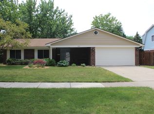 620 Barclay Dr, Troy, MI 48085