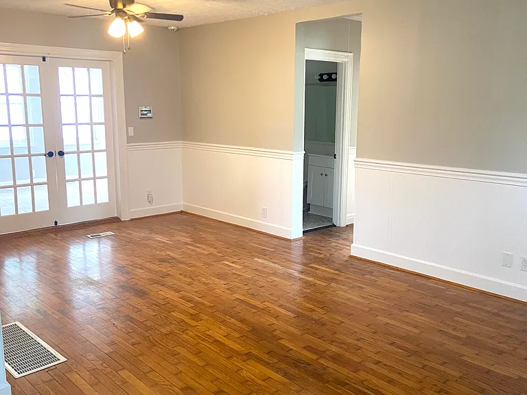 930 Oak Hill Dr — Photo 4