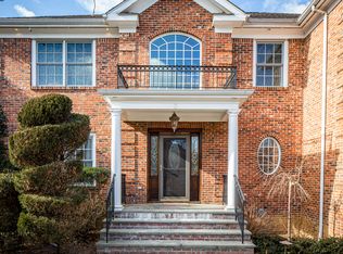 3 Mill Pond Ln, New Rochelle, NY 10805