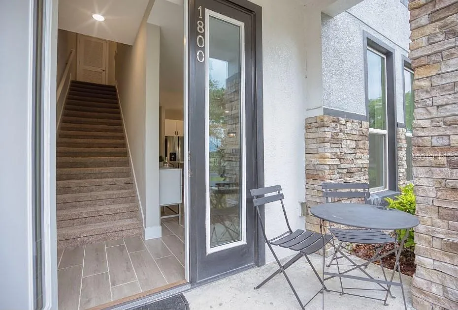 3 bed, 2.5 bath, 1449 sqft, $2,400 — Photo 4