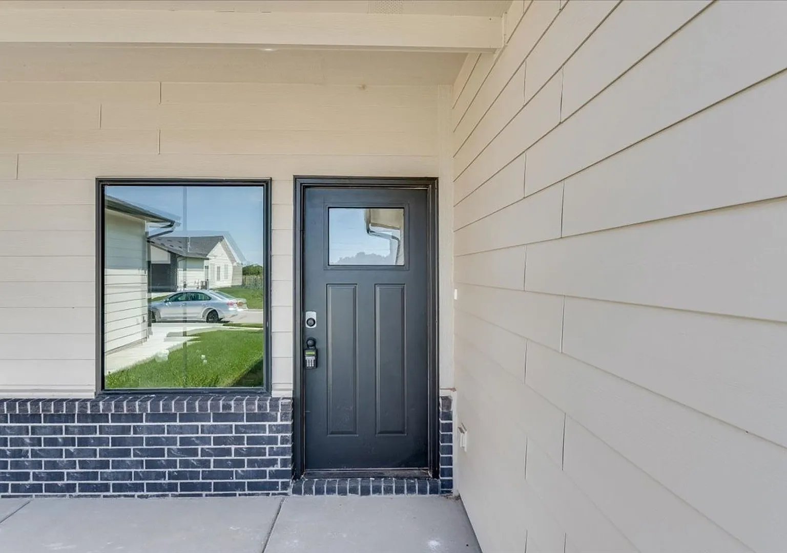 Rate Drop | Save $100 Per Month! Lease And Move In By September 1, 2026, And Receive $100 Off You... — Photo 4