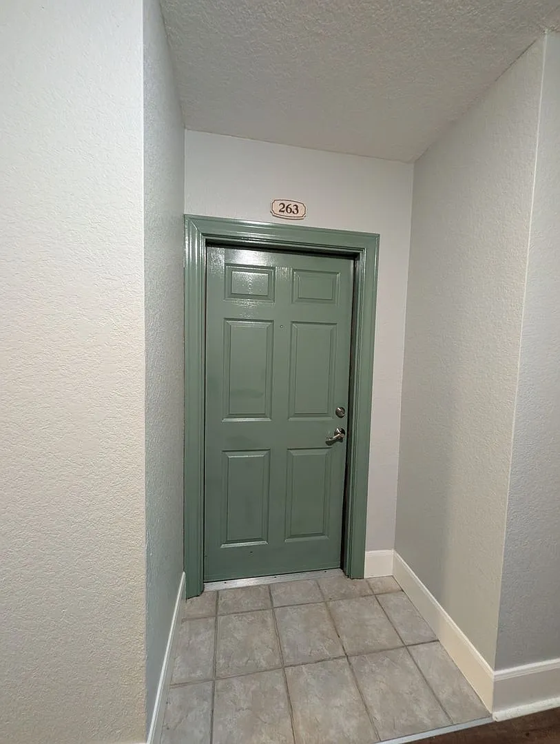 Building Photo - 860 N Orange Ave #263