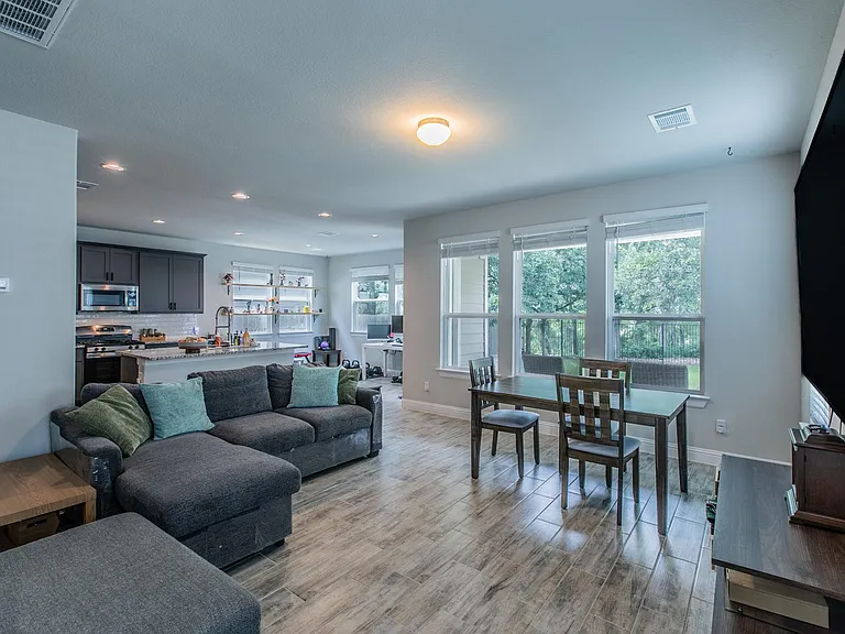 173 Riverhill Dr — Photo 2