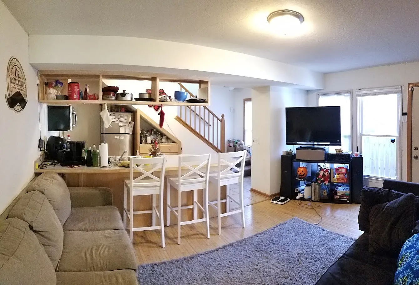 4 bed, 2200 sqft, $1,995 — Photo 2