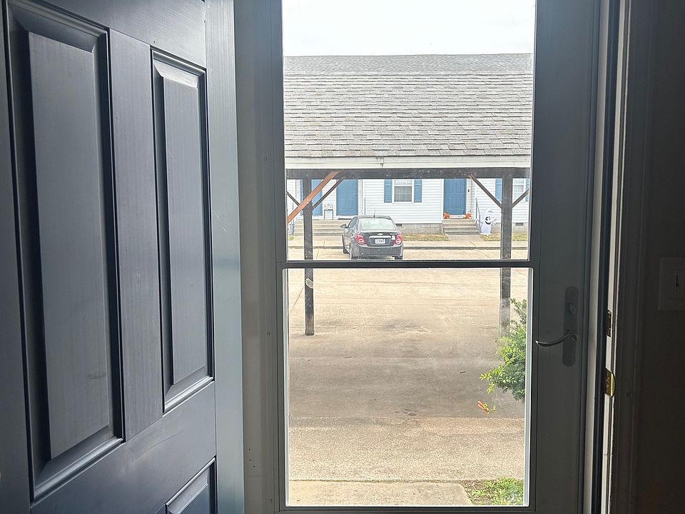 1st image of 733 W Cardinal Dr #3B