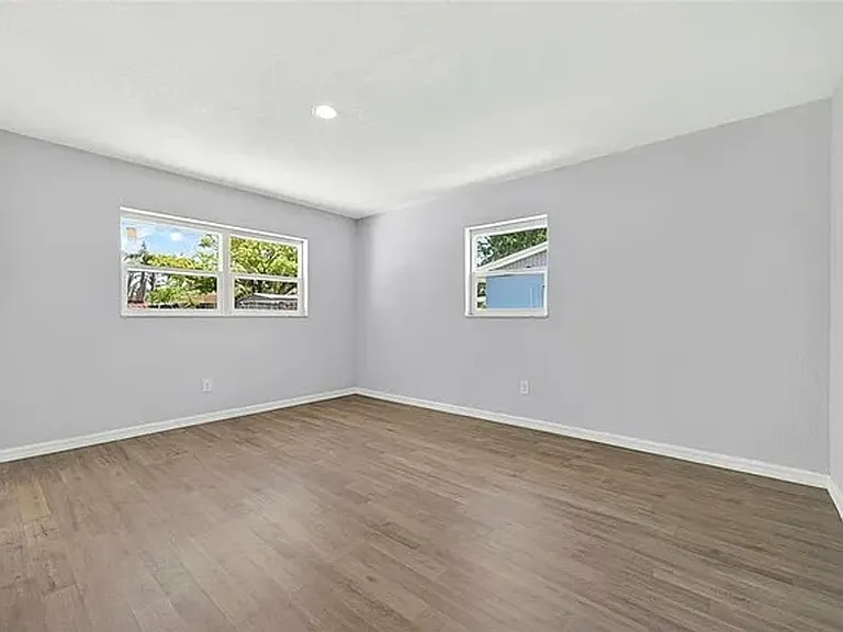2272 Kent Rd — Photo 9