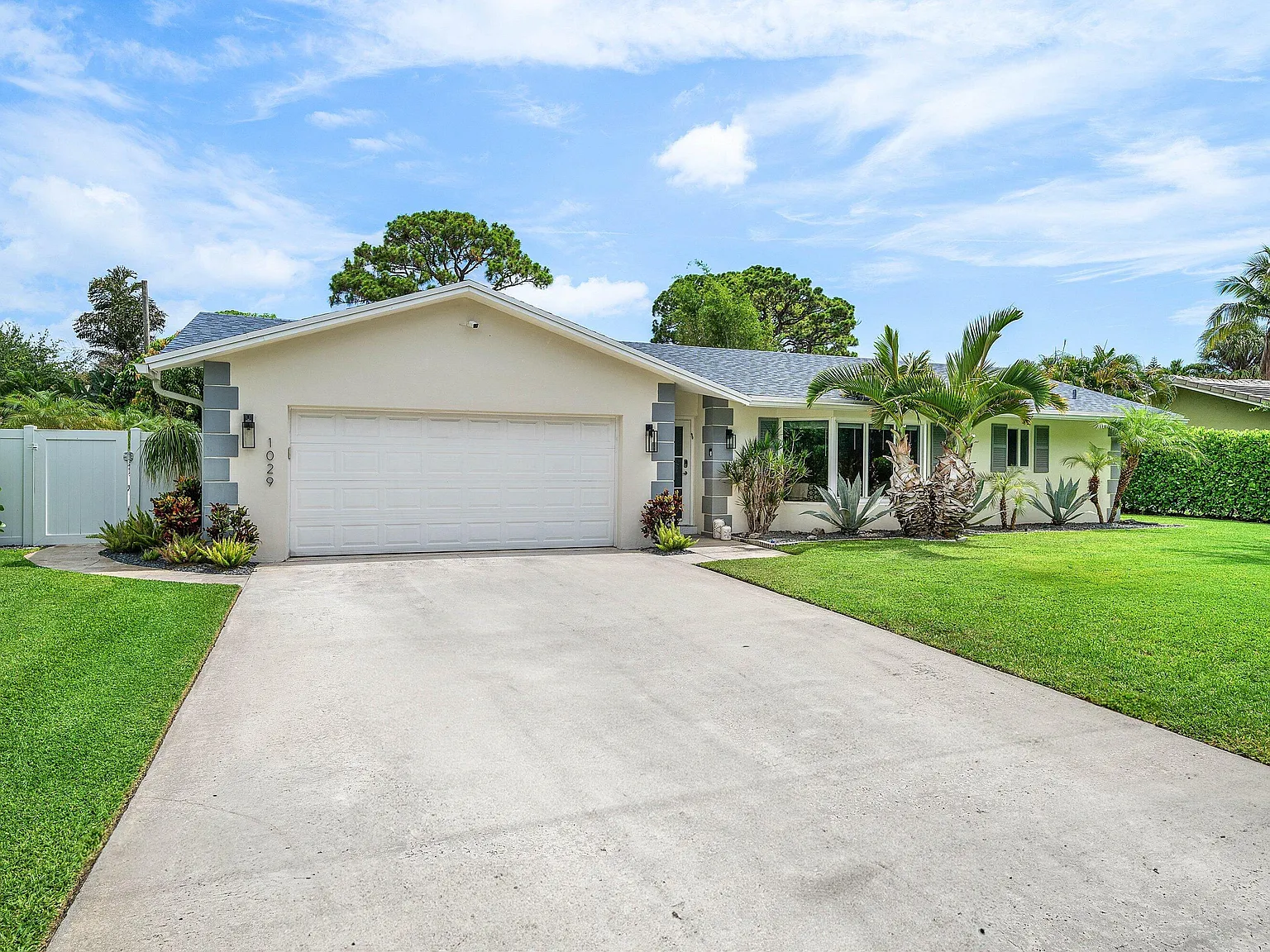 4 bed, 2.0 bath, 2302 sqft, $12,500 — Photo 3