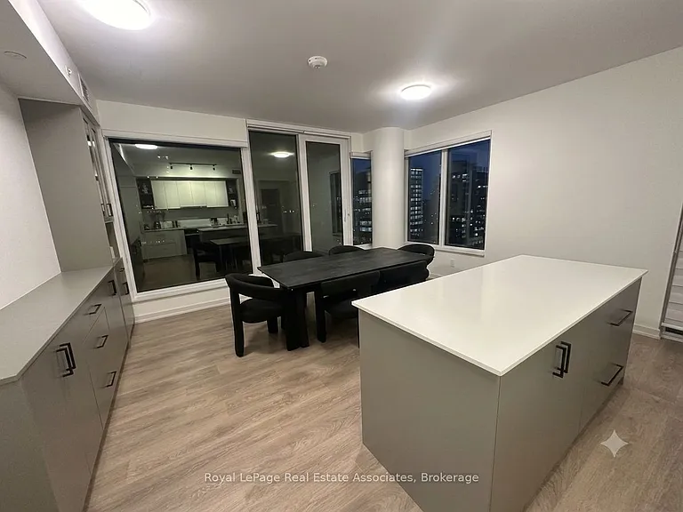 1285 Dupont St — Photo 12