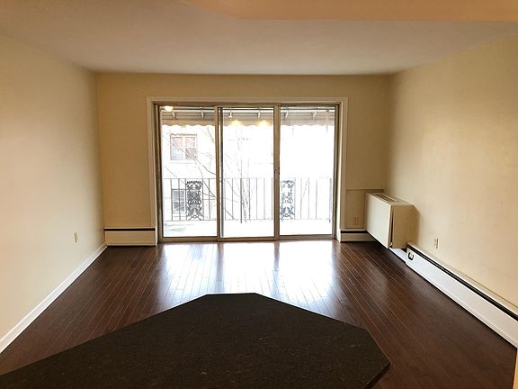 4th image of 267 Linwood Ave #4D