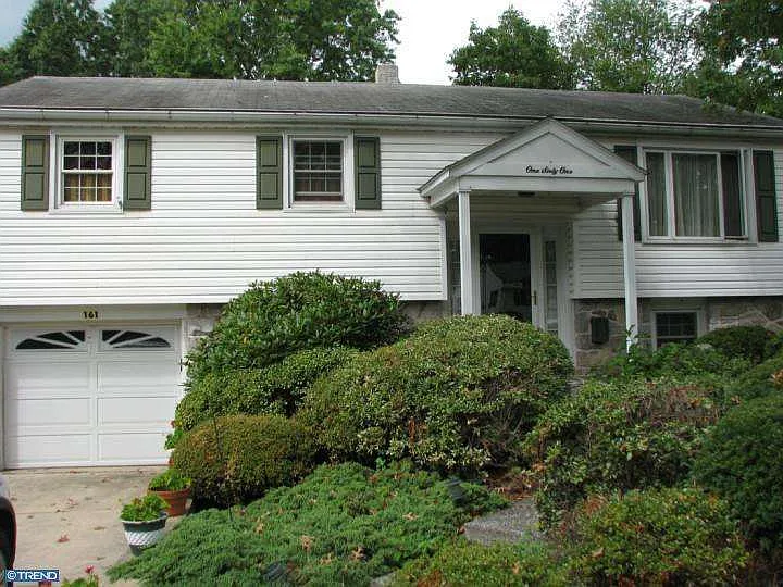 161 Hillside Dr photo 1