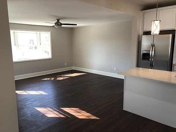 4th image of 1341 W 1st Ave