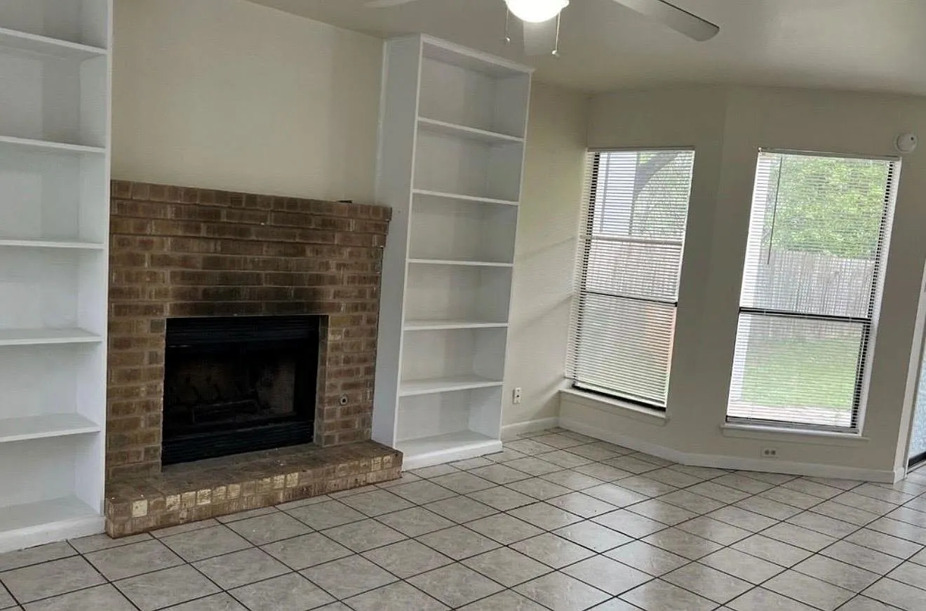 2 bed, 1.5 bath, 1065 sqft, $1,650 — Photo 4
