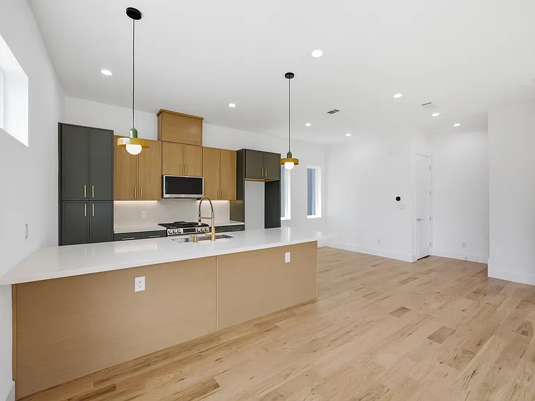 4605 Belmont Ave #202 — Photo 14