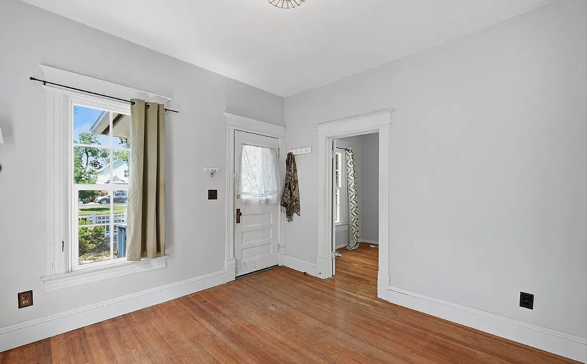 3 bed, 1005 sqft, $1,850 — Photo 2