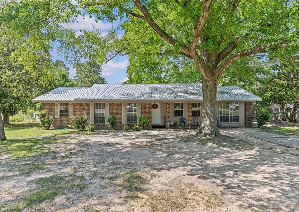 1st image of 205 Dahlia Dr