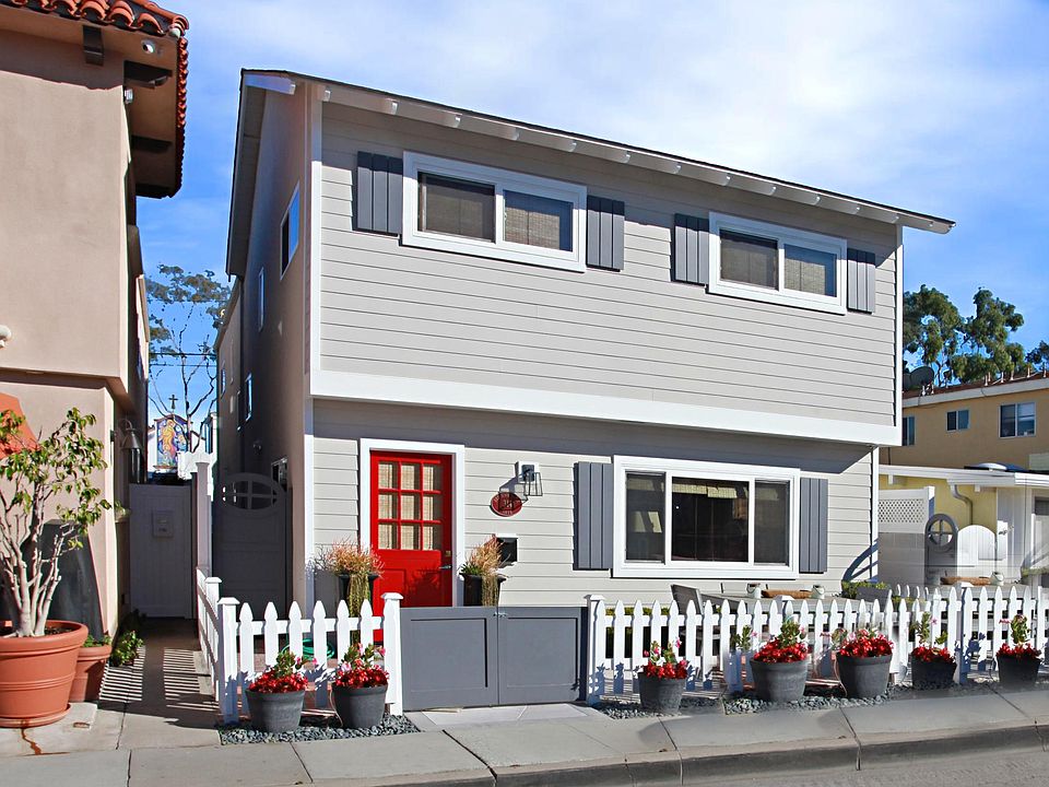 Front of the house (unit that is available is the back unit 