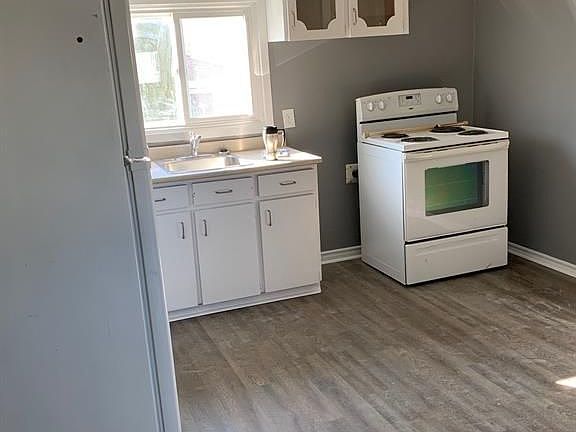 3rd image of 278 King St #2