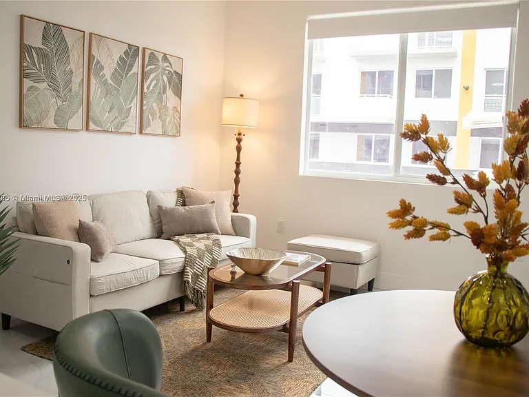 1453 W 29th St #307 — Photo 8