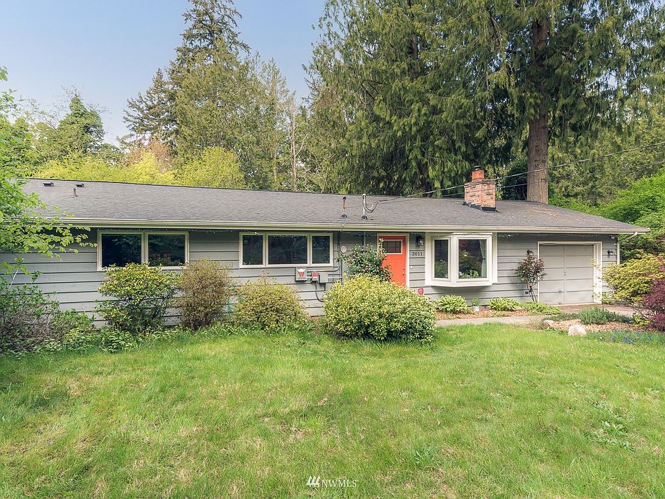 Gorgeous 3 bedroom,  2 bathroom 1390 sqft Rambler sitting on .85 Acre