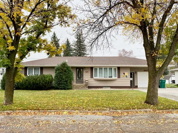 1111 11th St, Langdon, ND 58249