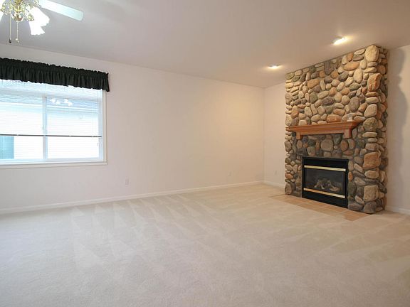 3rd image of 1530 Toyon Way