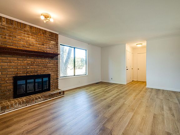 5th image of 803 Williamsburg West Dr