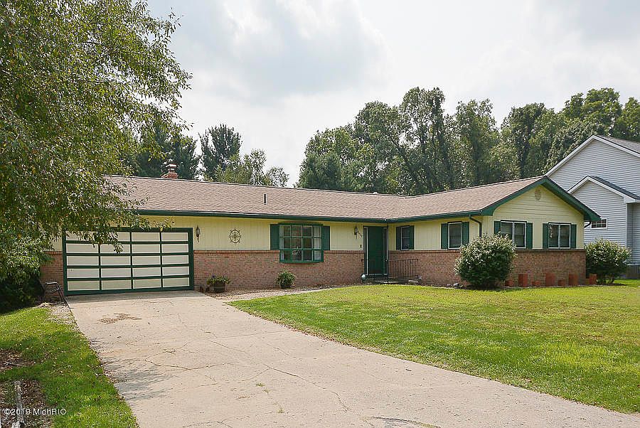 1st image of 56249 Fairway Dr